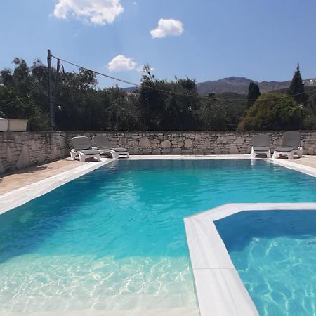Villa Petrino - Central Flat Location Within Kassiopi. Sleeps 8 Esterno foto