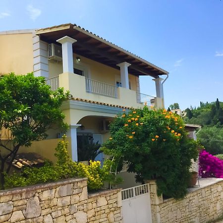 Villa Petrino - Central Flat Location Within Kassiopi. Sleeps 8 Esterno foto