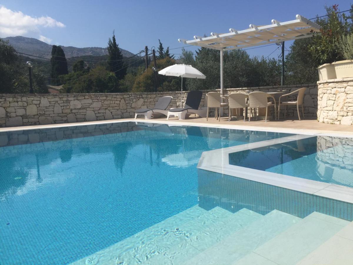 Villa Petrino - Central Flat Location Within Kassiopi. Sleeps 8 Esterno foto