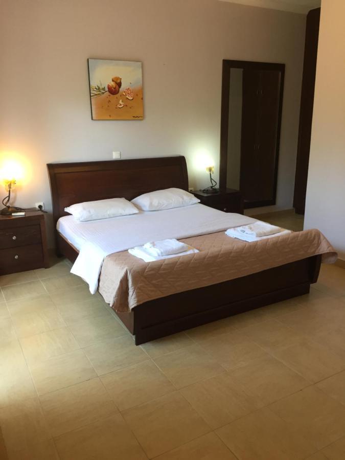 Villa Petrino - Central Flat Location Within Kassiopi. Sleeps 8 Esterno foto