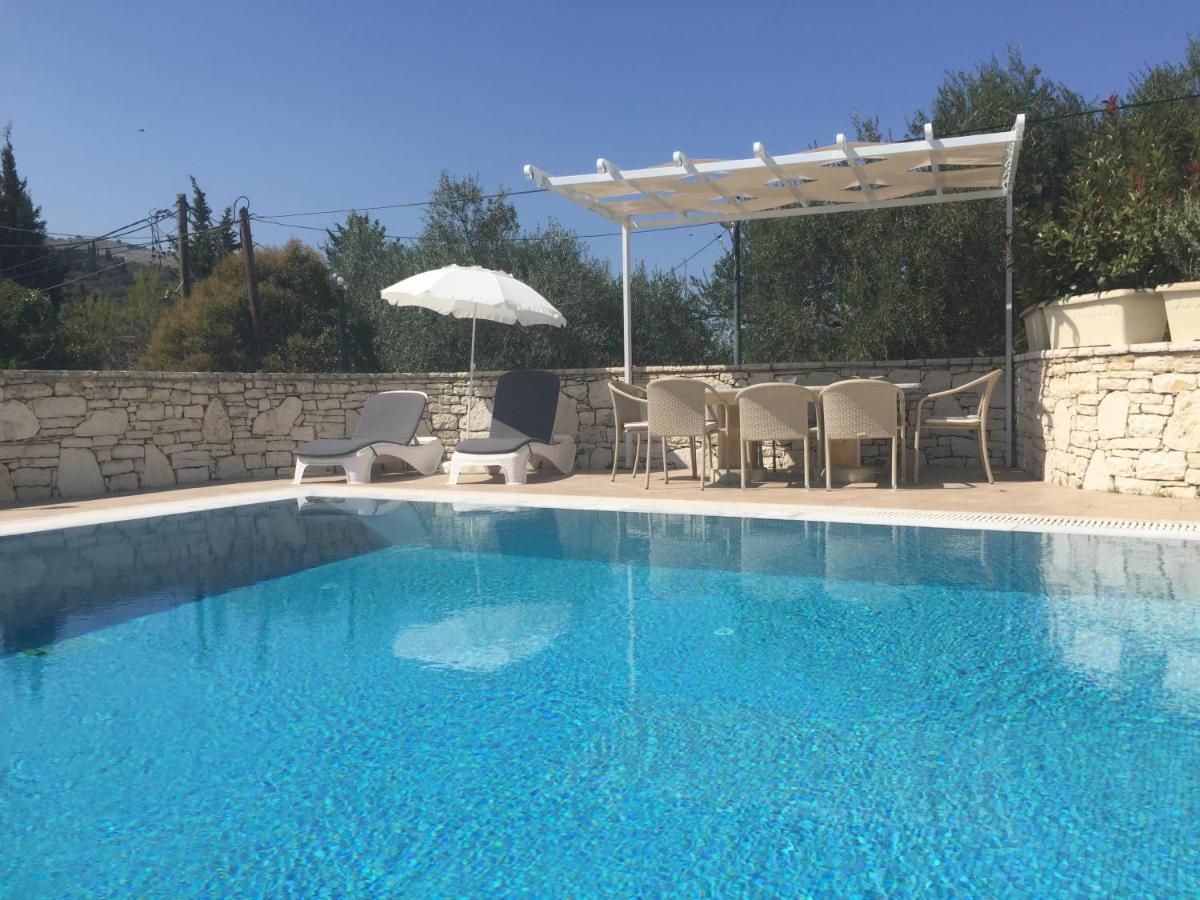 Villa Petrino - Central Flat Location Within Kassiopi. Sleeps 8 Esterno foto