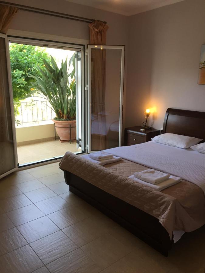 Villa Petrino - Central Flat Location Within Kassiopi. Sleeps 8 Esterno foto