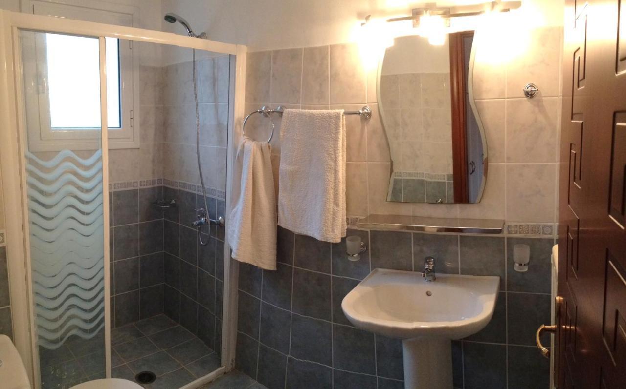 Villa Petrino - Central Flat Location Within Kassiopi. Sleeps 8 Esterno foto
