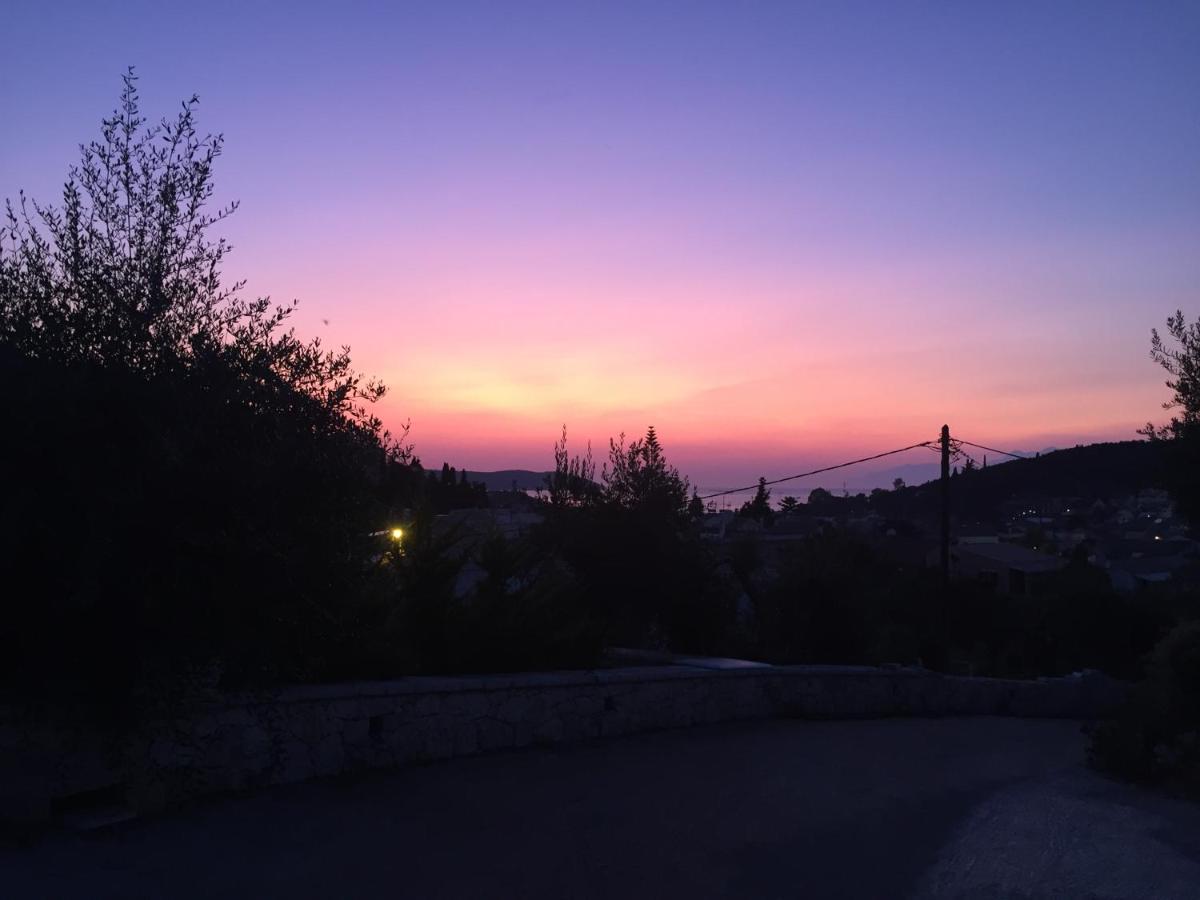 Villa Petrino - Central Flat Location Within Kassiopi. Sleeps 8 Esterno foto