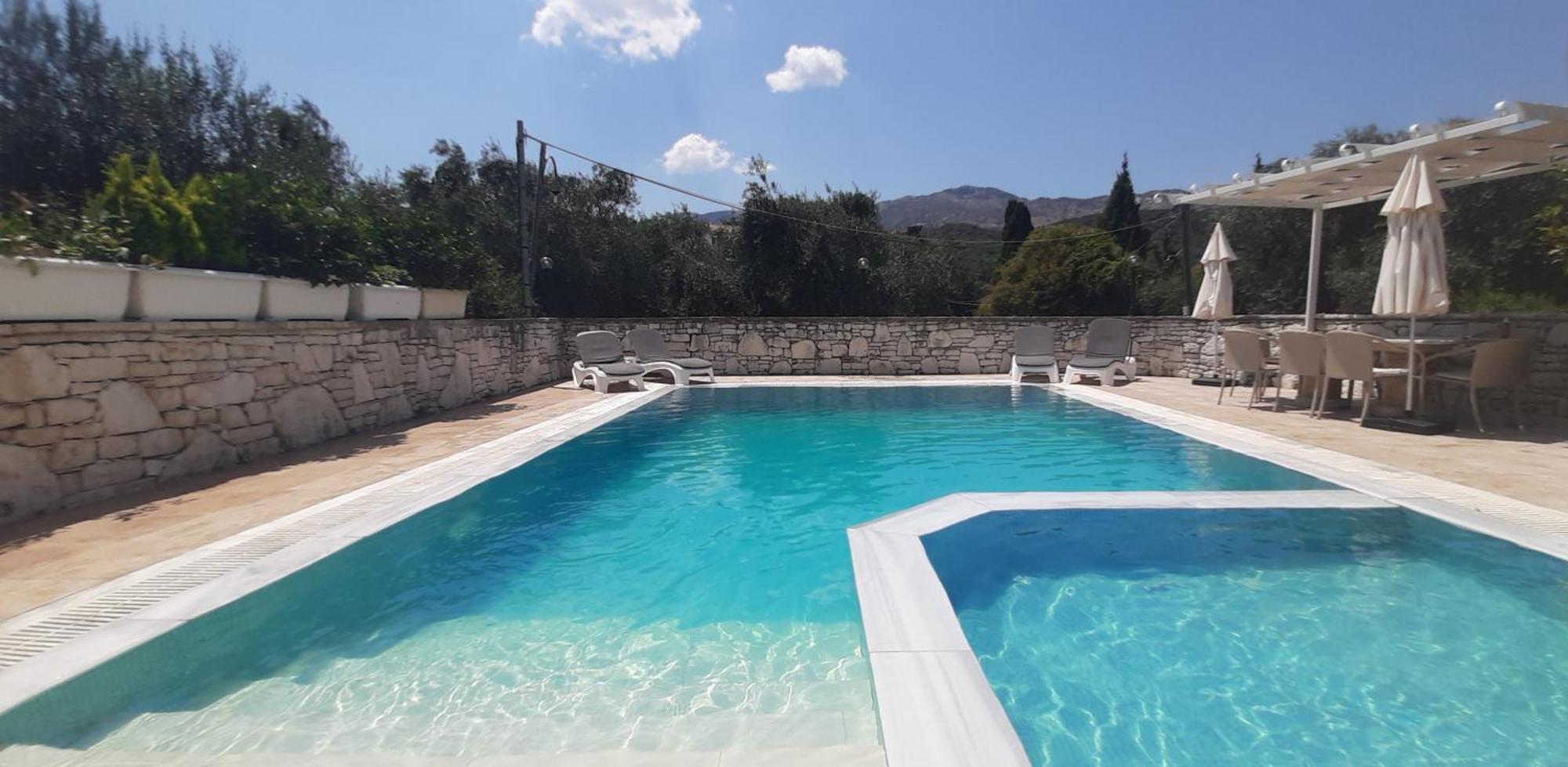 Villa Petrino - Central Flat Location Within Kassiopi. Sleeps 8 Esterno foto